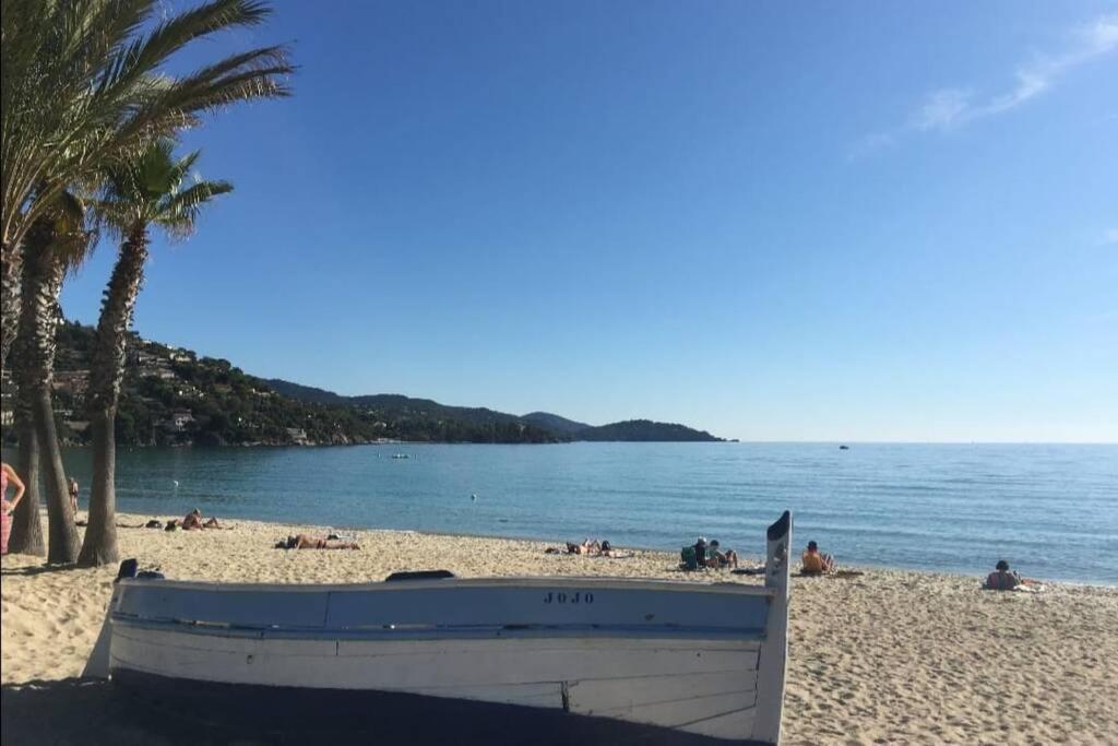 Au Petit Bonheur Vue Mer, Parking, 400M Plage Le Lavandou Zewnętrze zdjęcie