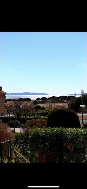 Au Petit Bonheur Vue Mer, Parking, 400M Plage Le Lavandou Zewnętrze zdjęcie